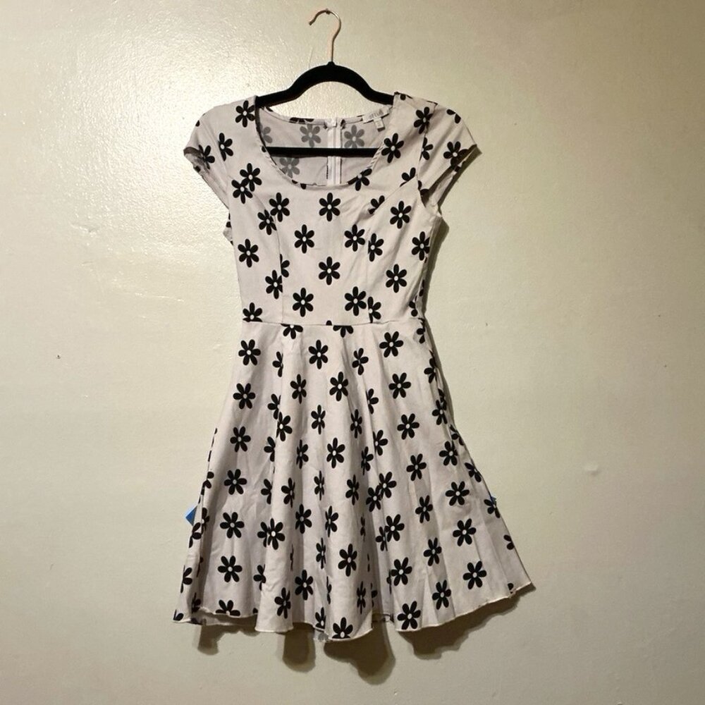 Delia's Daisy Dress